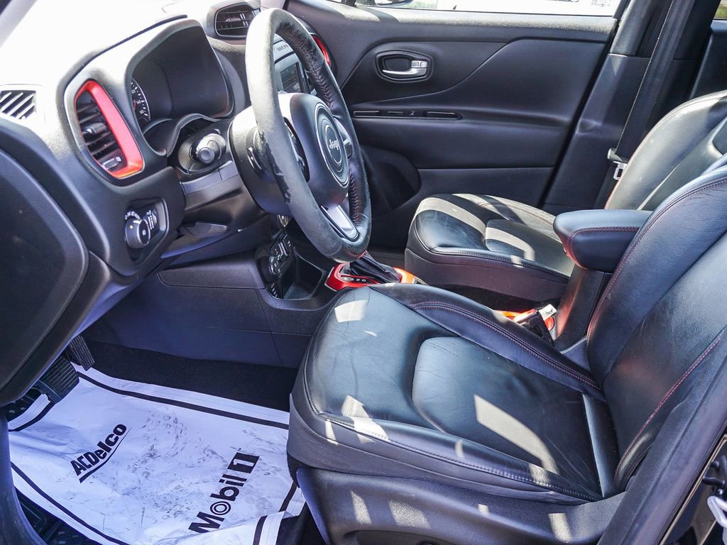 Used 2017 Jeep Renegade Trailhawk w/ Premium Trailhawk Package AWD/4WD image 17