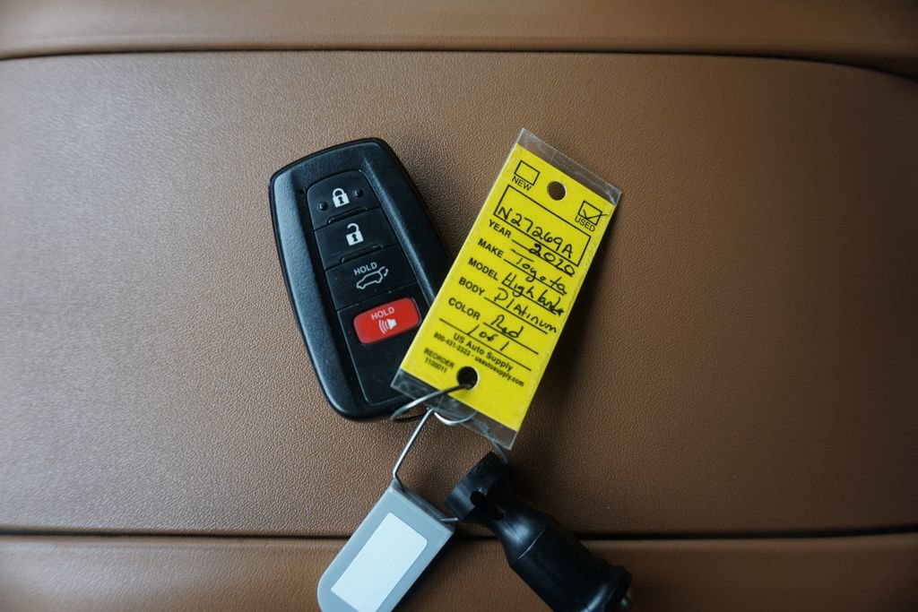 Used 2020 Toyota Highlander Platinum image 33