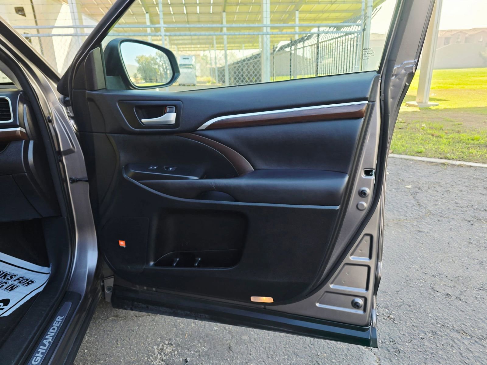 Used 2016 Toyota Highlander Limited image 27