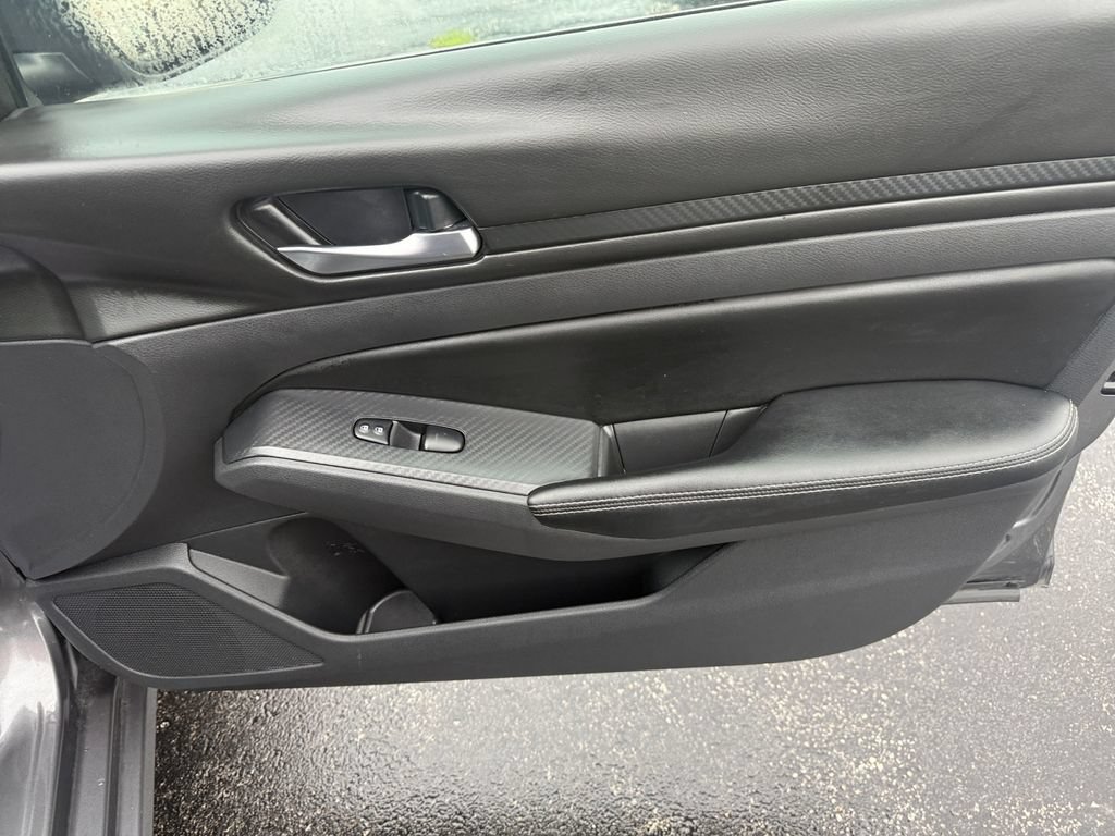 Used 2025 Nissan Altima 2.5 SV FWD image 19