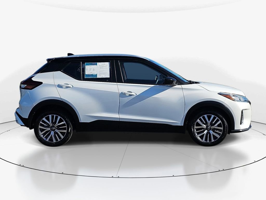 Used 2024 Nissan Kicks SV image 4
