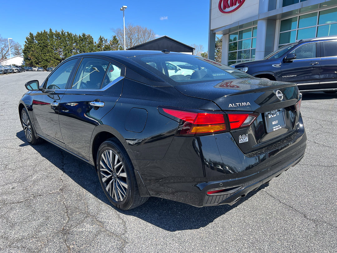 Used 2024 Nissan Altima 2.5 SV w/ SV Premium Package image 3