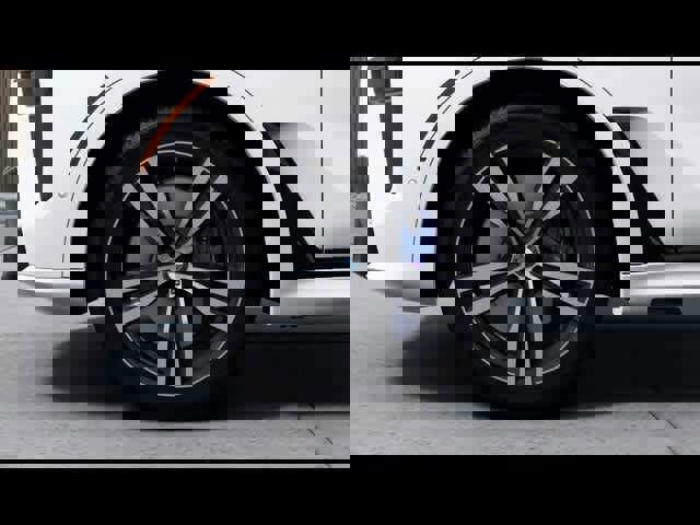 New 2025 BMW X7 M60i w/ Climate Comfort Package image 7