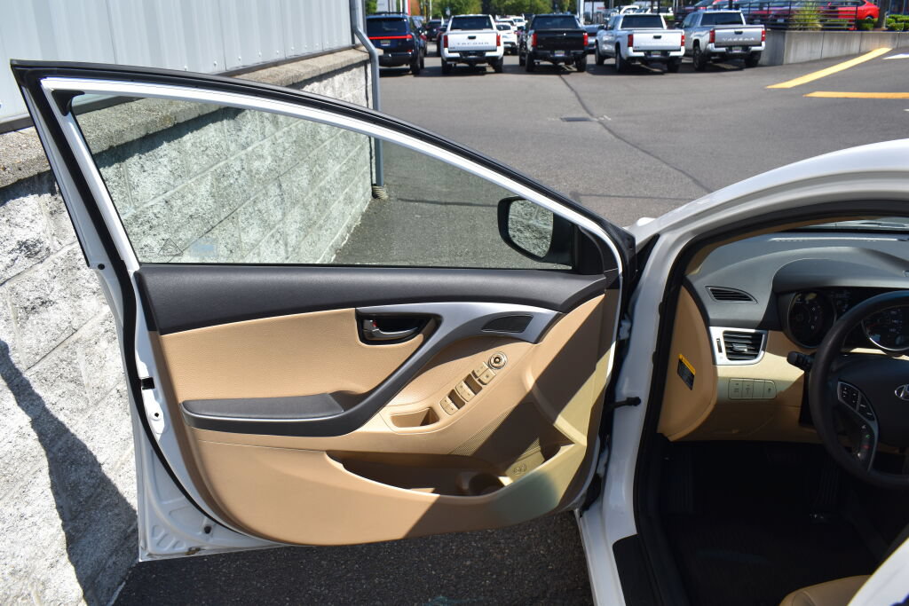 Used 2013 Hyundai Elantra Limited FWD image 17