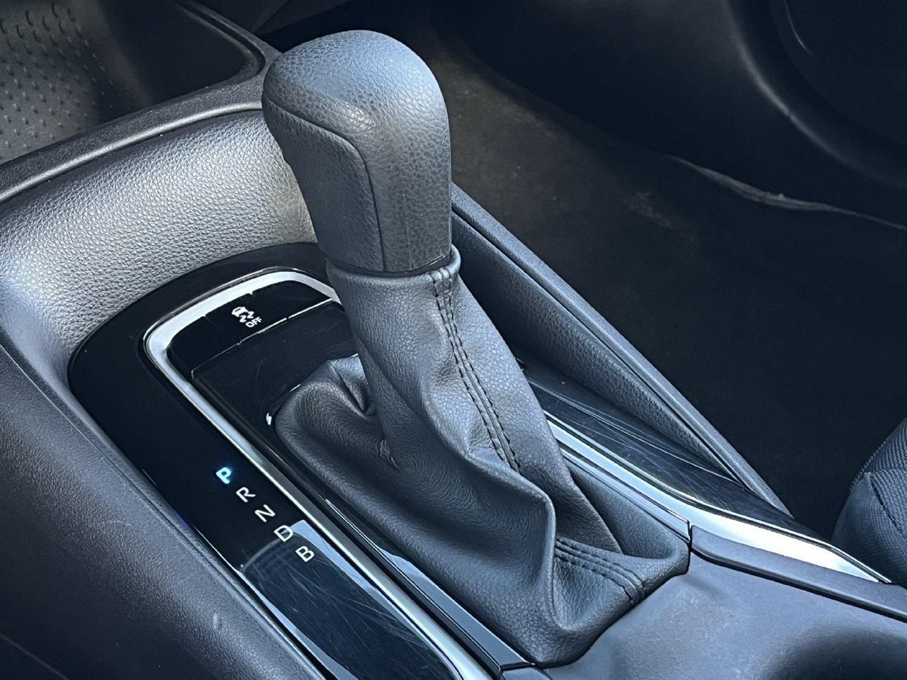Used 2025 Toyota Corolla LE FWD image 17