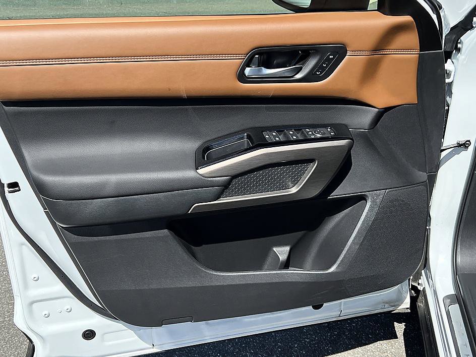 Certified 2025 Nissan Pathfinder Platinum w/ Cargo Package image 20