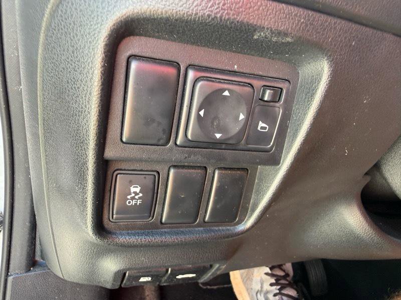 Used 2015 Nissan Juke SV FWD image 39