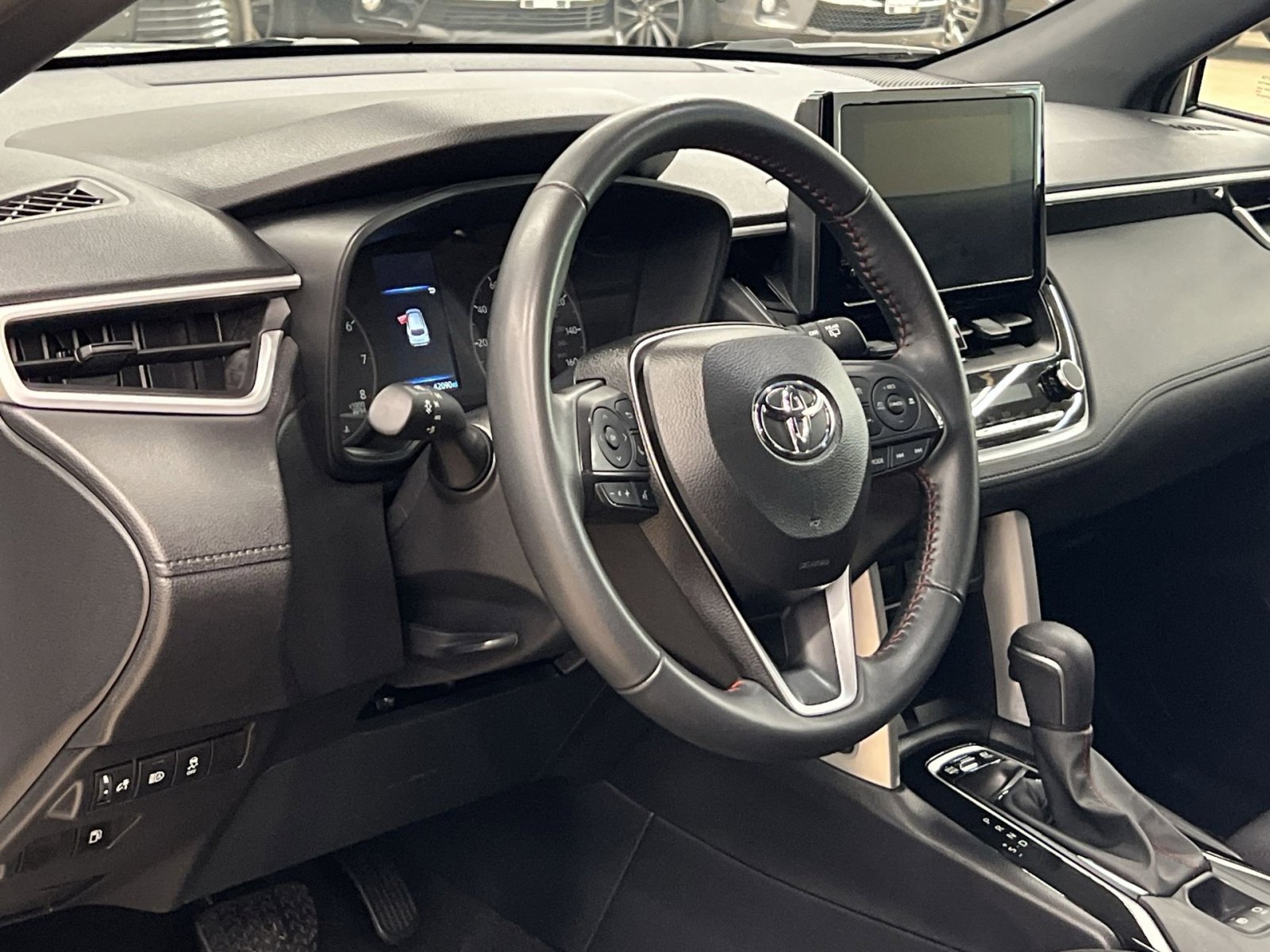 Used 2025 Toyota Corolla Cross AWD Hybrid image 14