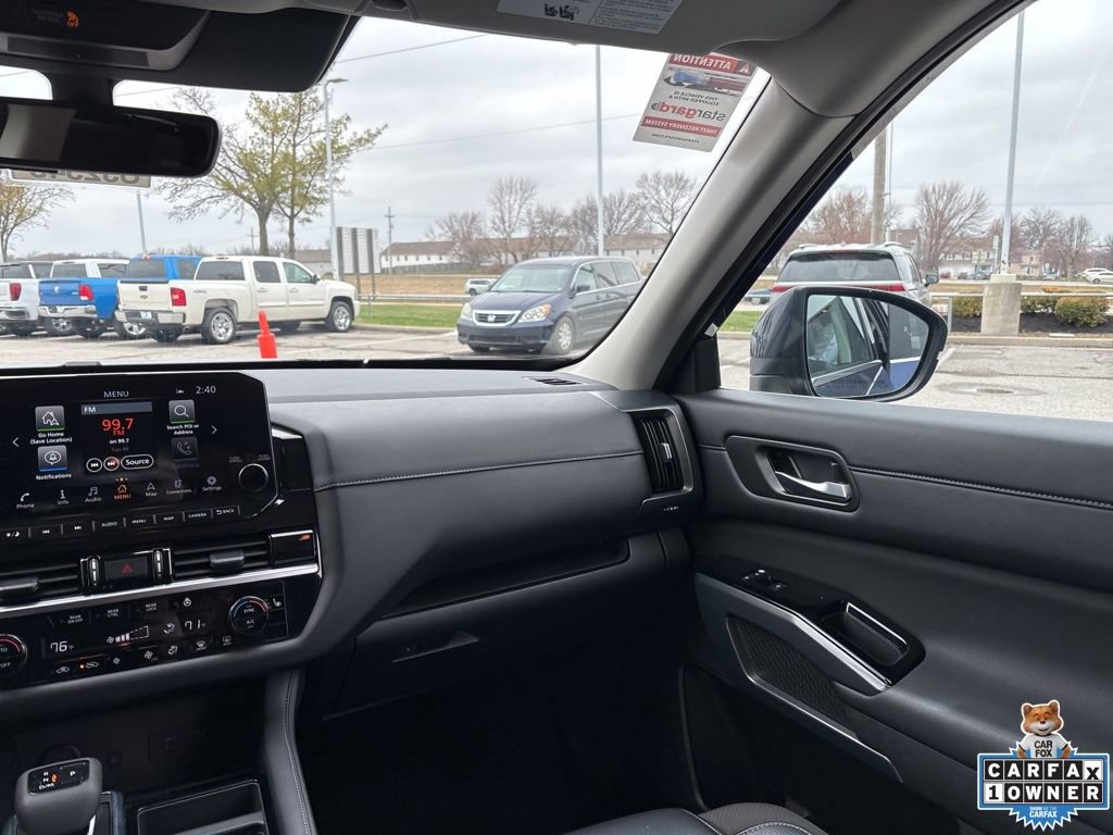 Used 2025 Nissan Pathfinder SL image 54