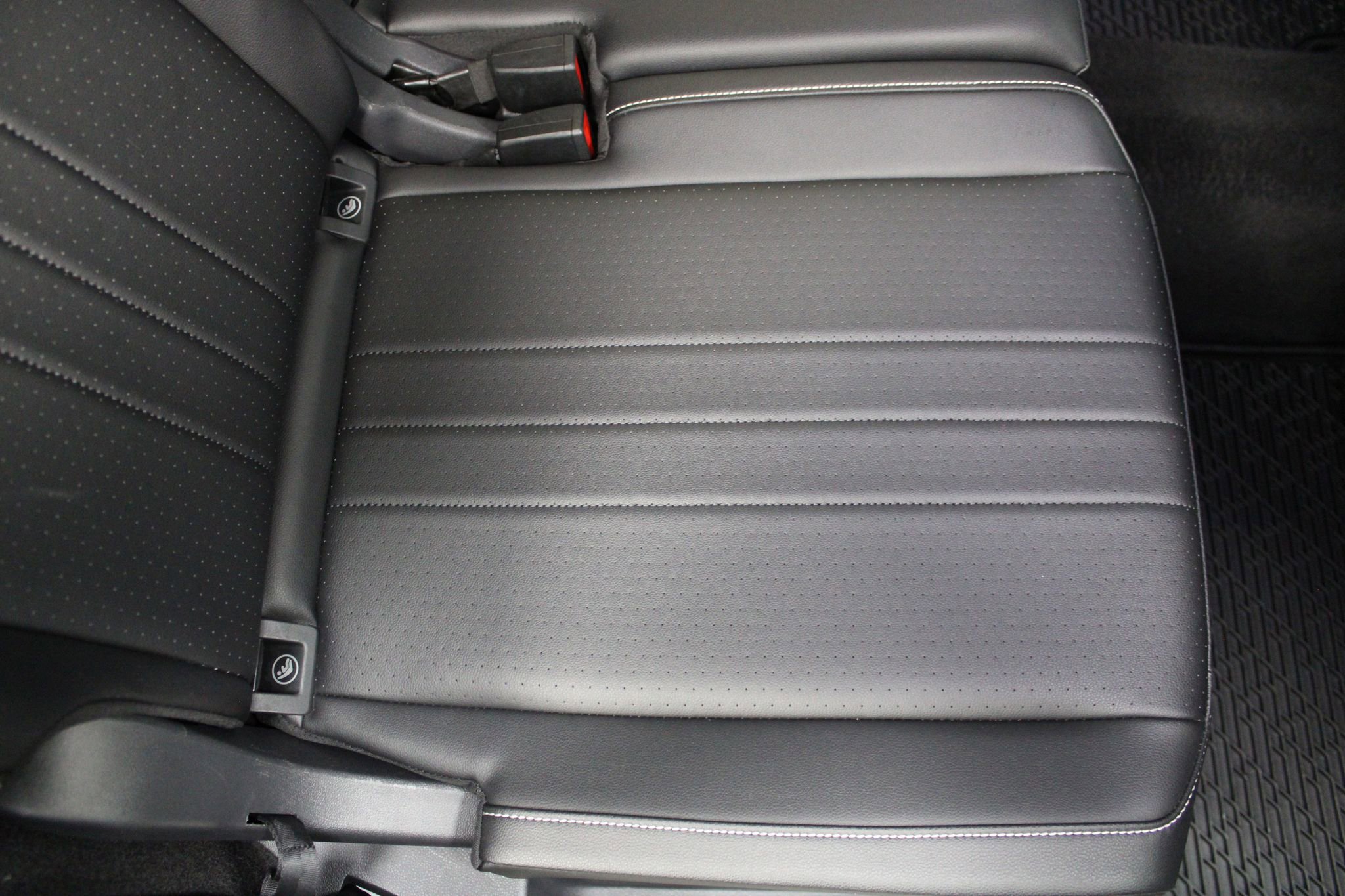 Used 2022 Volkswagen Tiguan SE AWD/4WD image 26