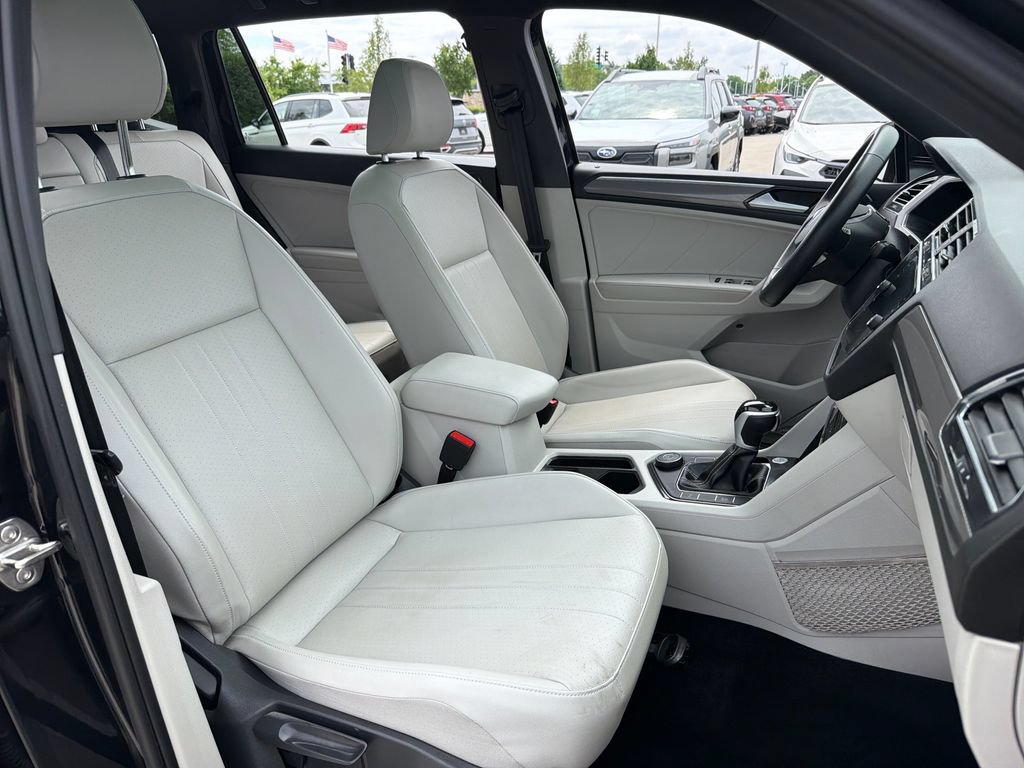Certified 2023 Volkswagen Tiguan SE R-Line AWD/4WD image 26
