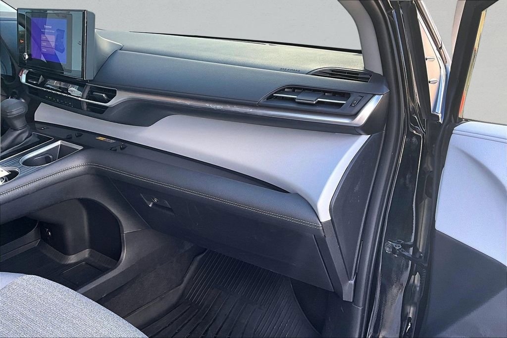 Certified 2026 Toyota Sienna LE image 27