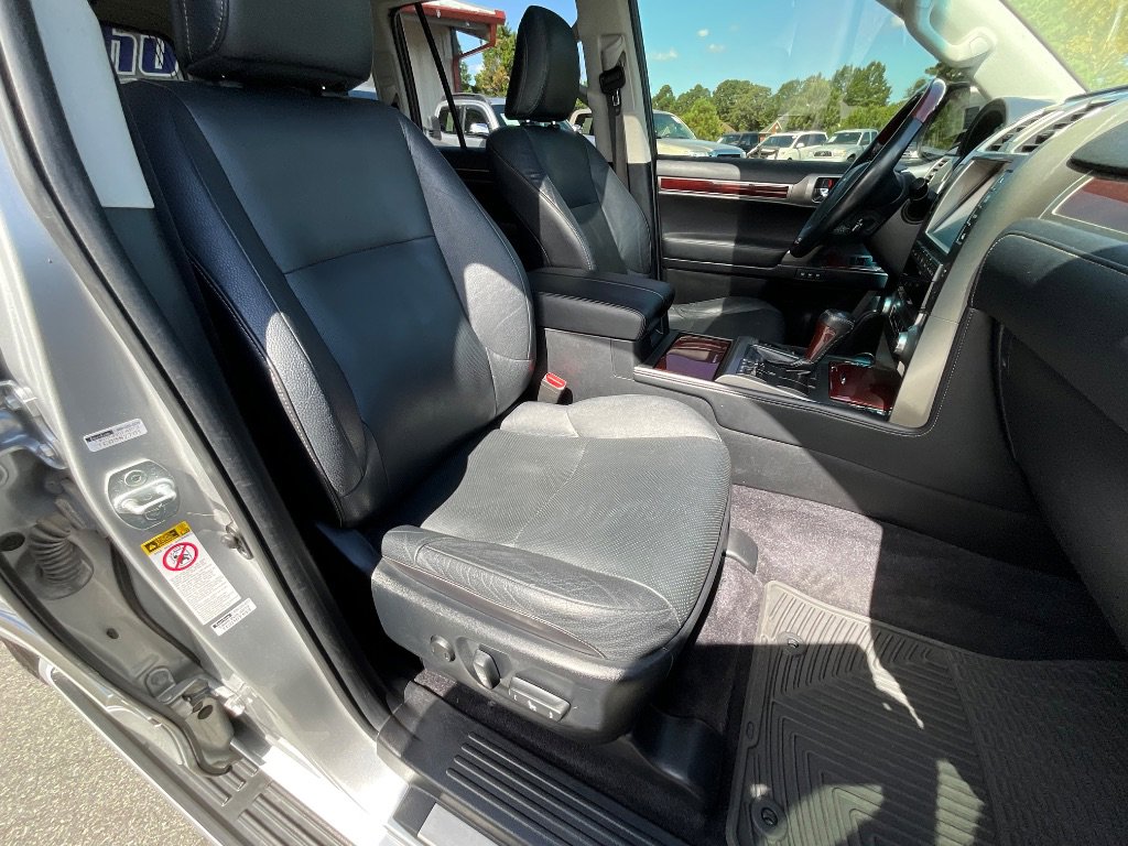 Used 2015 Lexus GX 460 image 36