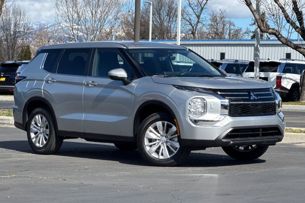 New 2026 Mitsubishi Outlander ES AWD/4WD image 1