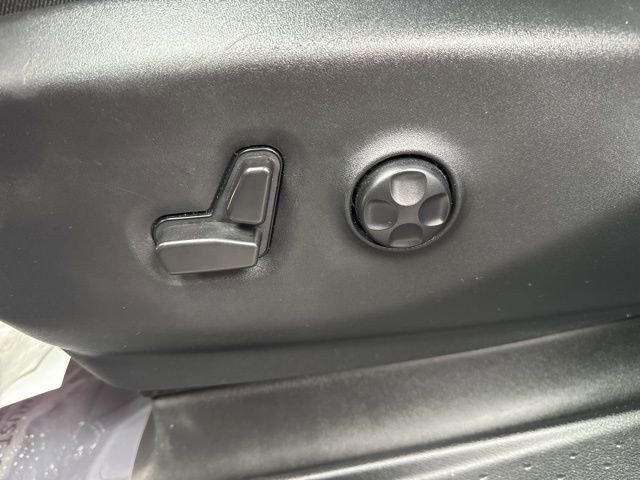 Used 2025 Chrysler Pacifica Limited image 17