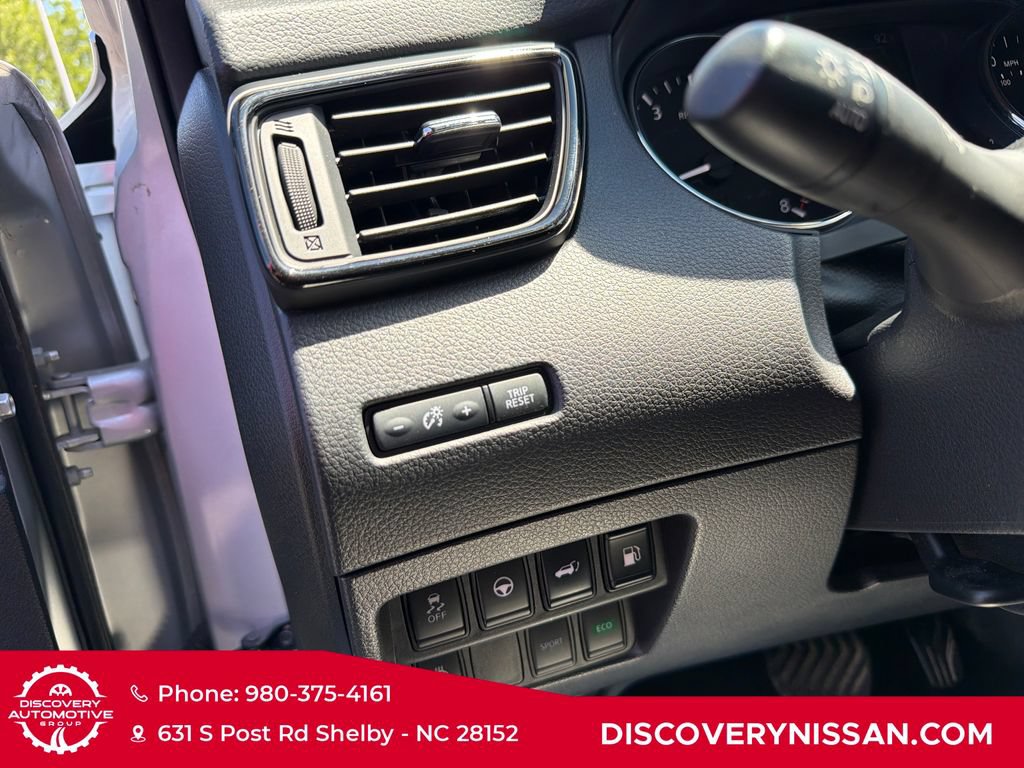 Certified 2019 Nissan Rogue SV w/ Premium Package FWD image 15