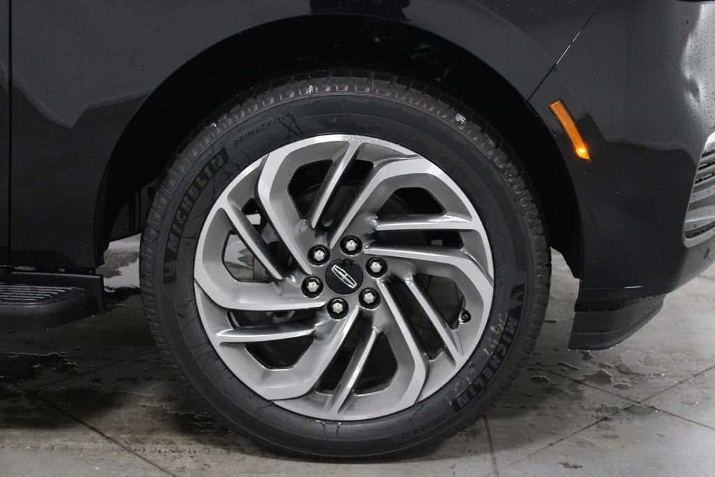 New 2026 Lincoln Navigator L Premier AWD/4WD image 13