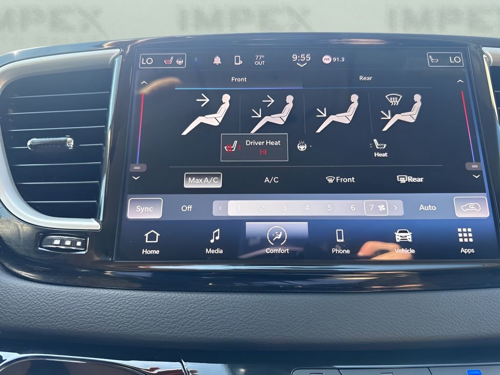 Used 2023 Chrysler Pacifica Touring-L FWD image 19