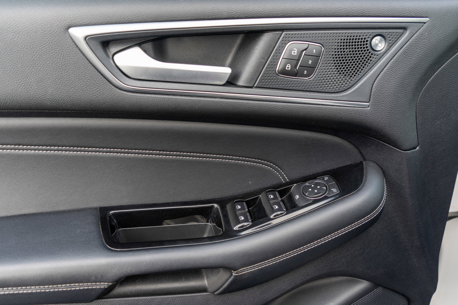 Used 2019 Ford Edge Titanium w/ Equipment Group 301A AWD/4WD image 15