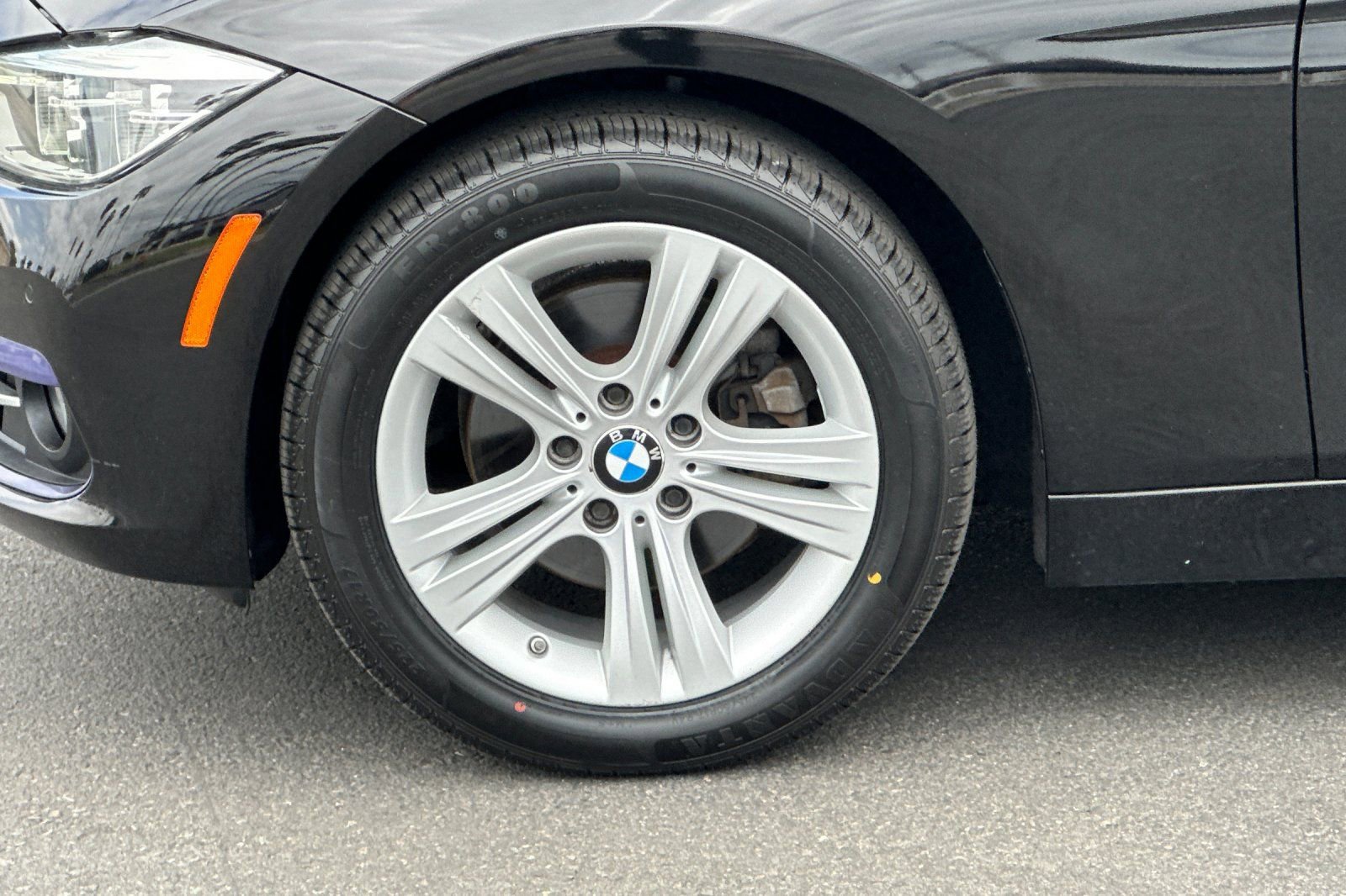 Used 2018 BMW 330i xDrive Sedan AWD/4WD image 25