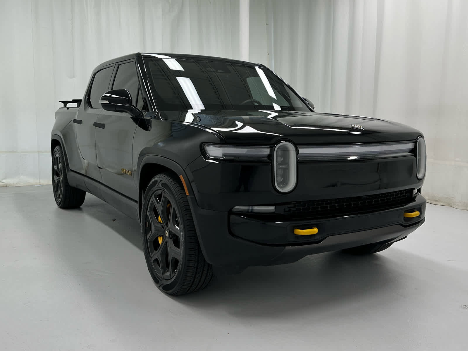 Used 2025 Rivian R1T Premium image 2