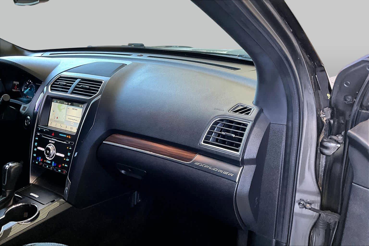 Used 2018 Ford Explorer Limited FWD image 19