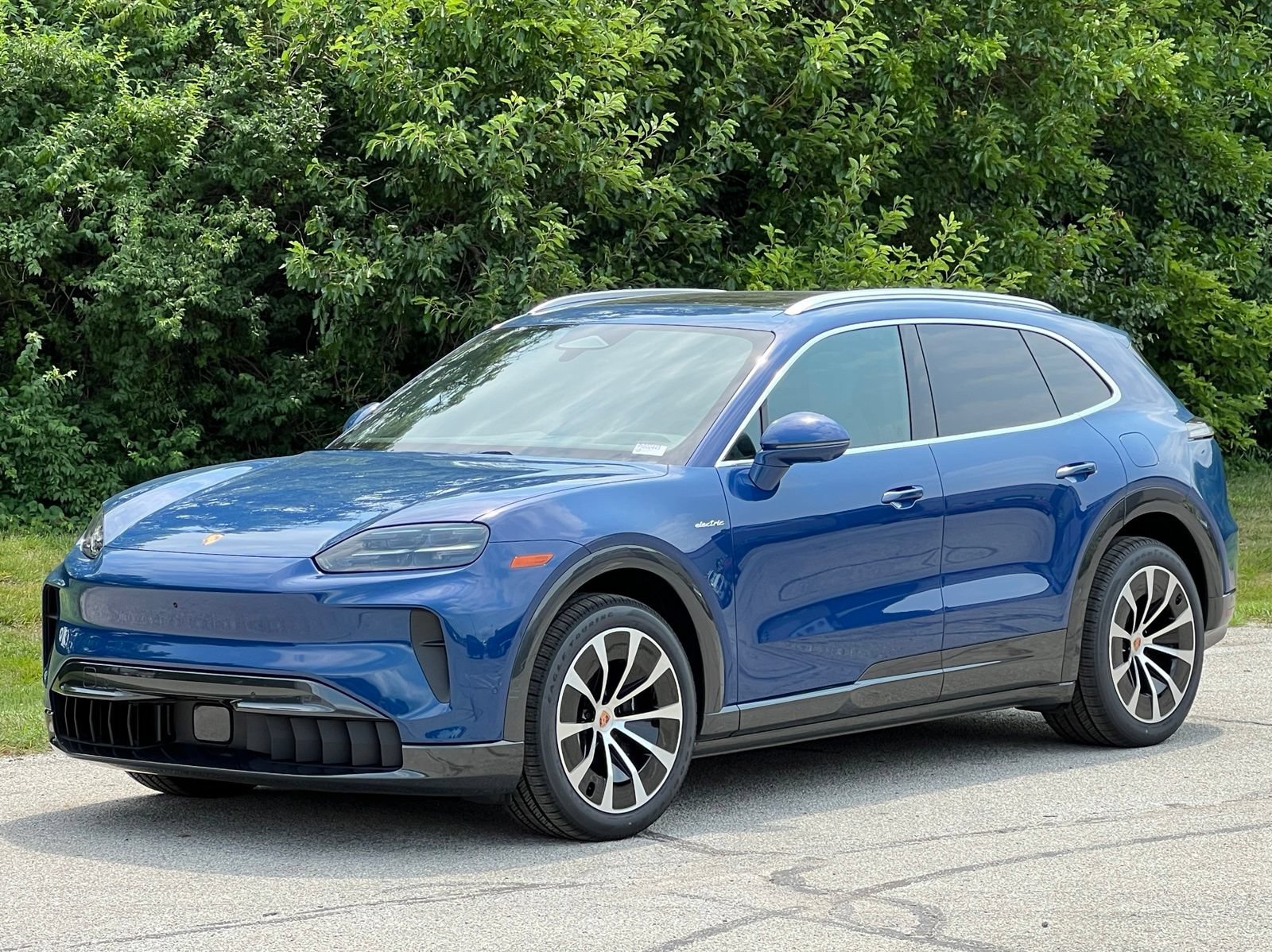 New 2026 Porsche Cayenne Electric AWD/4WD image 1