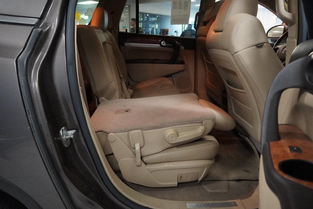 Used 2008 Buick Enclave CXL w/ Entertainment Package #3 FWD image 46