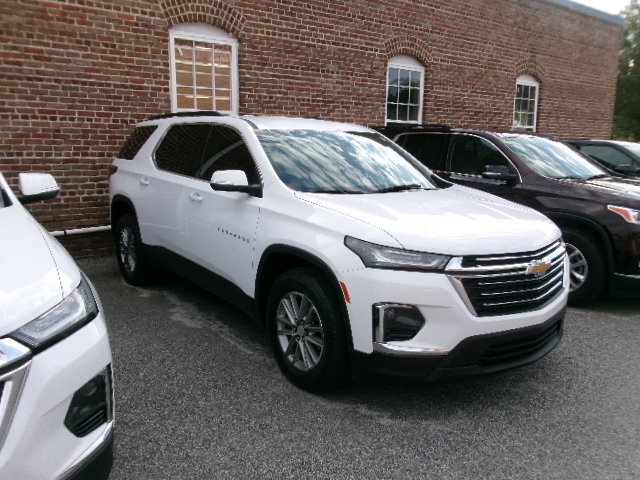 Used 2023 Chevrolet Traverse LT FWD image 1