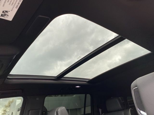 Used 2022 Cadillac Escalade ESV Premium Luxury AWD/4WD image 18