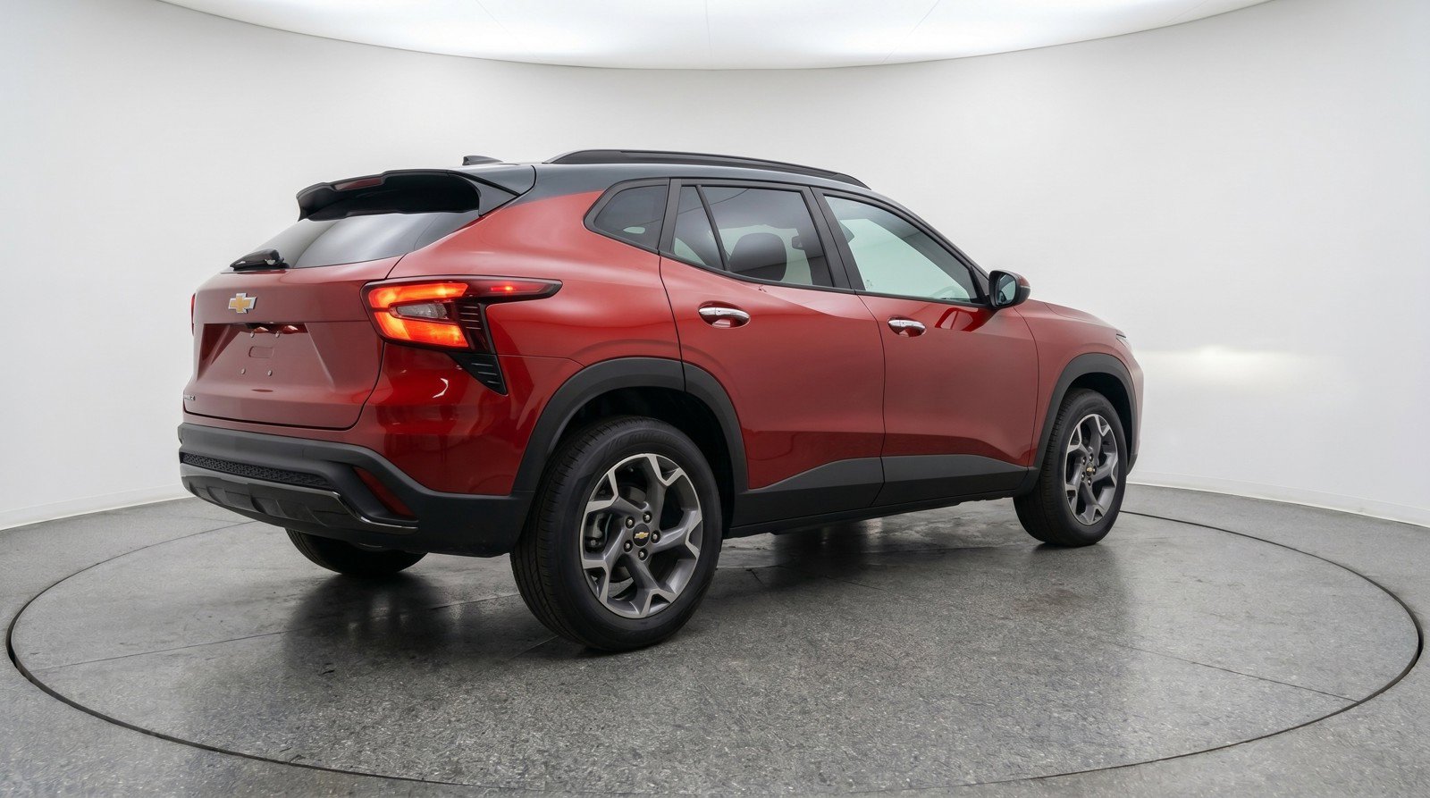 Used 2025 Chevrolet Trax LT FWD image 9