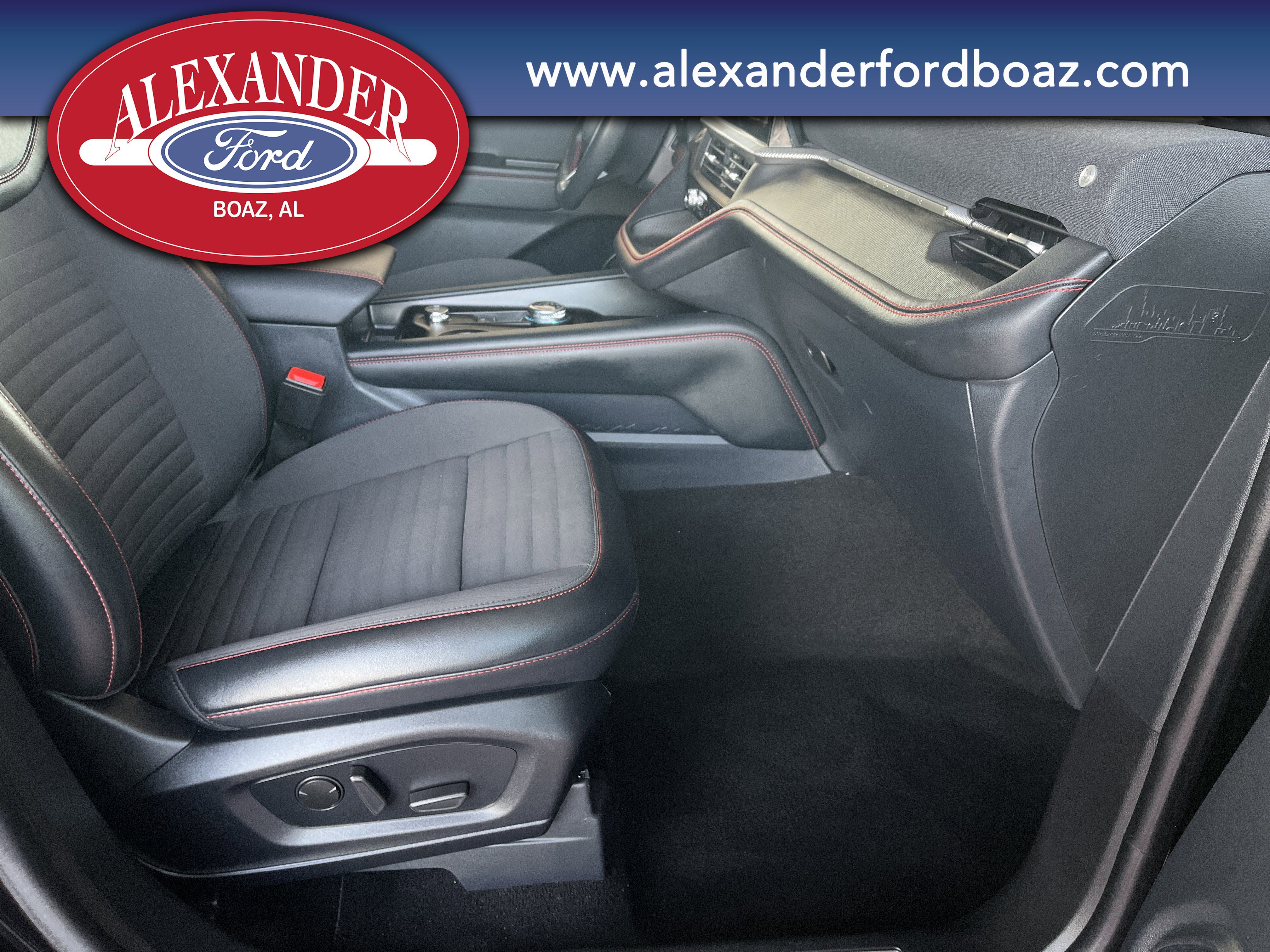 Used 2025 Ford Explorer ST-Line w/ ST-Line Street Pack image 15