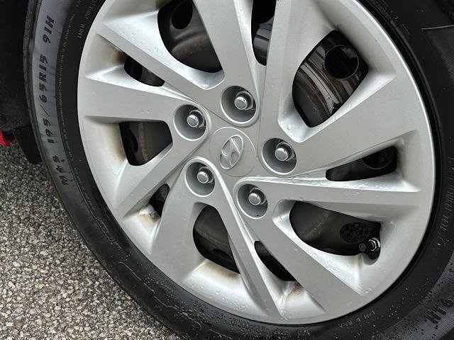 Used 2018 Hyundai Elantra SE image 32