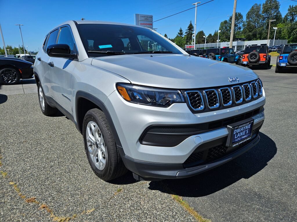 Used 2025 Jeep Compass Sport AWD/4WD image 7