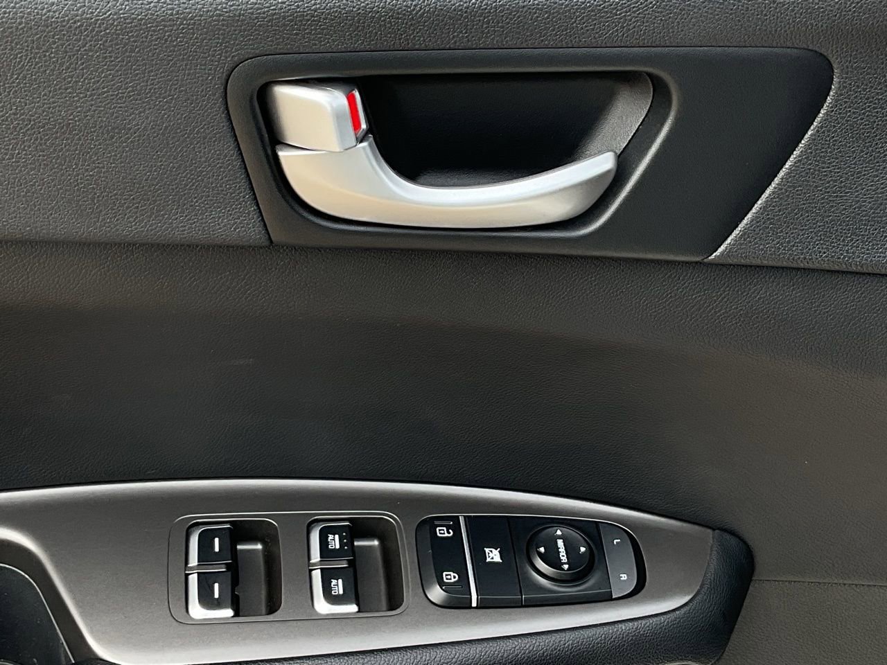 Used 2019 Kia Optima S image 13