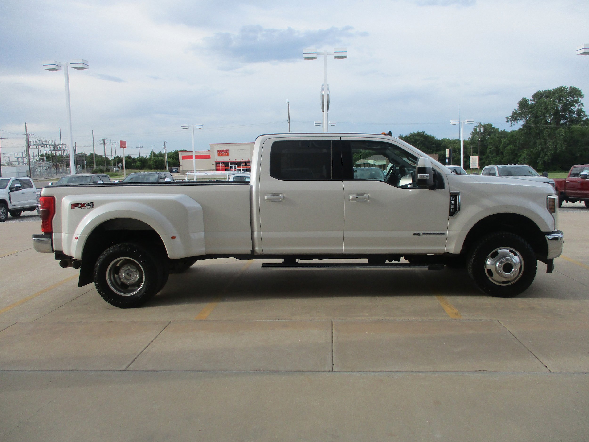 Used 2019 Ford F350 Lariat w/ Lariat Ultimate Package AWD/4WD image 12