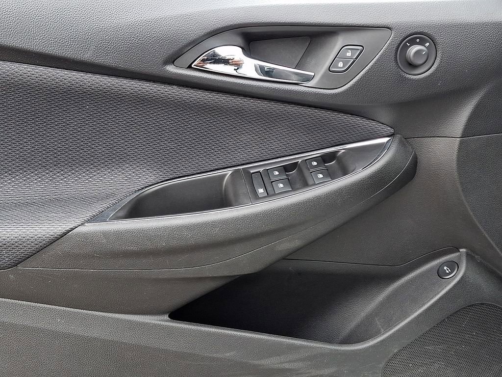 Used 2018 Chevrolet Cruze LS image 12