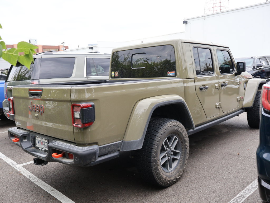 Used 2025 Jeep Gladiator Mojave AWD/4WD image 12