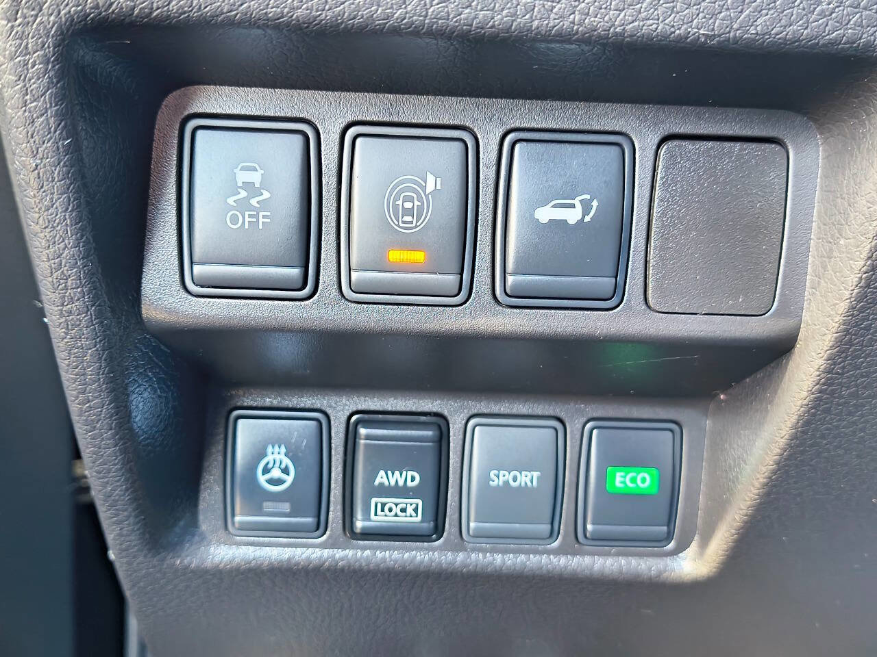 Used 2017 Nissan Rogue SV w/ SV Premium Package image 14