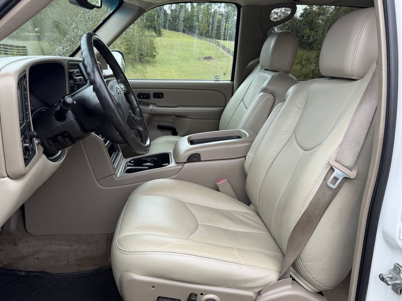 Used 2004 Chevrolet Suburban 2500 LT w/ Preferred Equipment Group AWD/4WD image 13