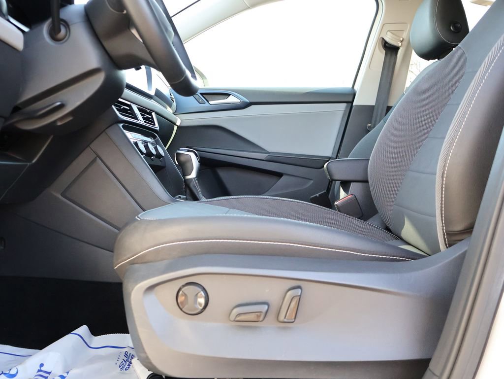 Certified 2024 Volkswagen Taos SE image 38