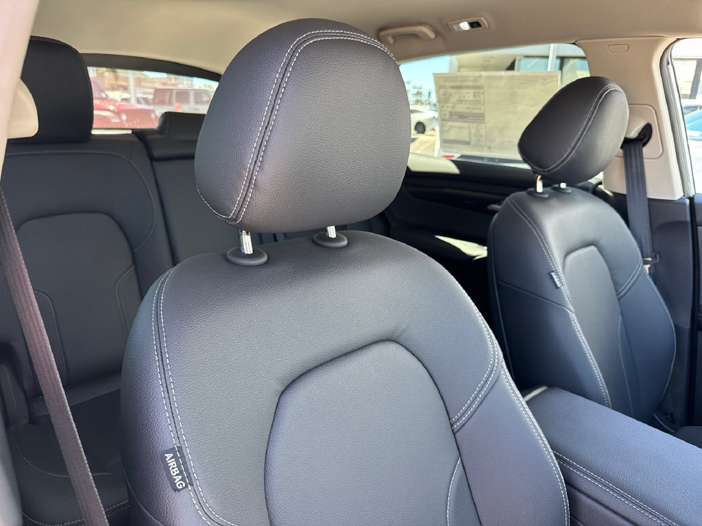New 2027 VinFast VF 8 Eco AWD/4WD image 13