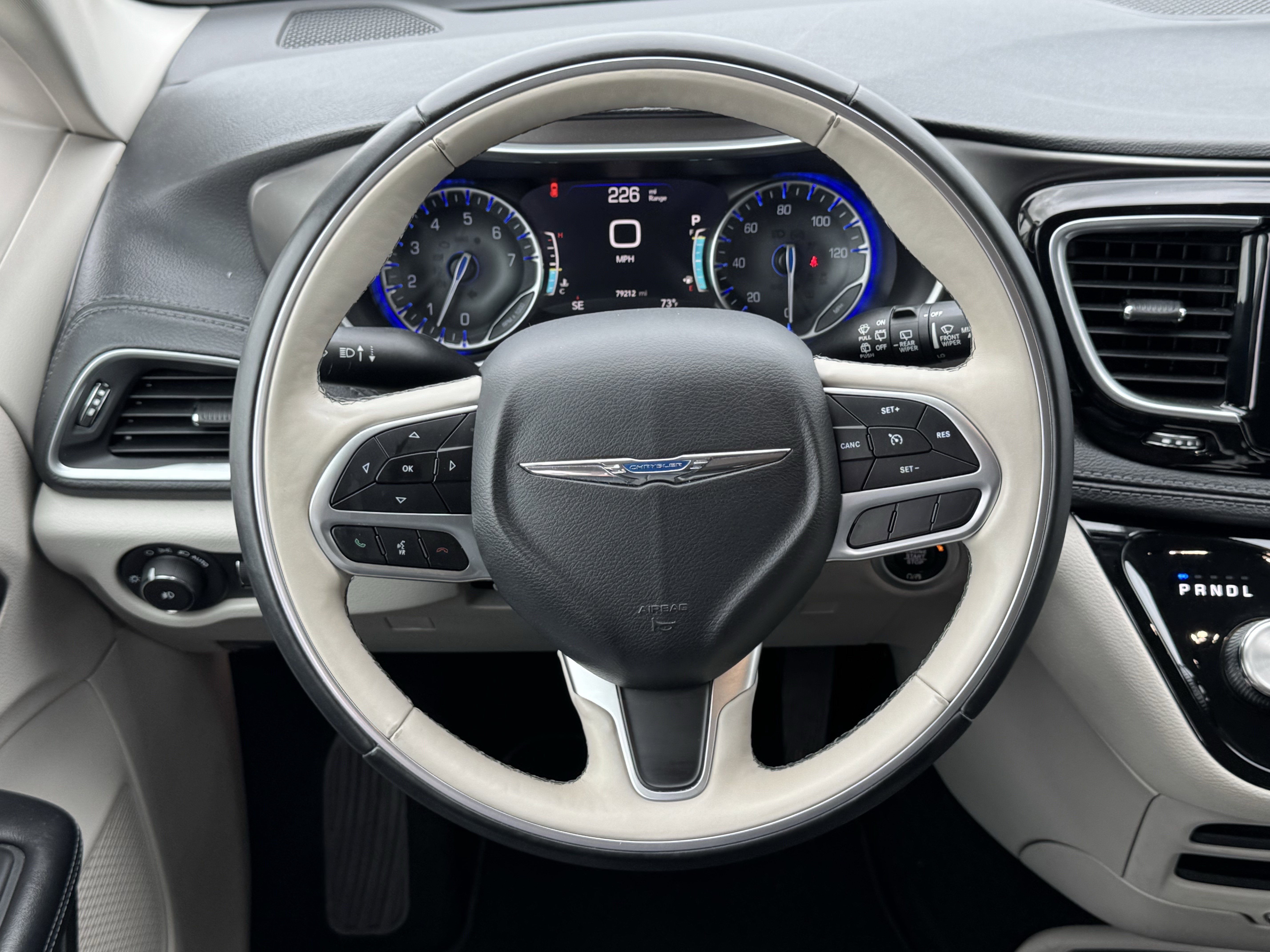 Used 2018 Chrysler Pacifica Limited FWD image 15