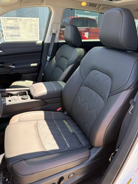 New 2026 Nissan Pathfinder Platinum w/ Cargo Package AWD/4WD image 11