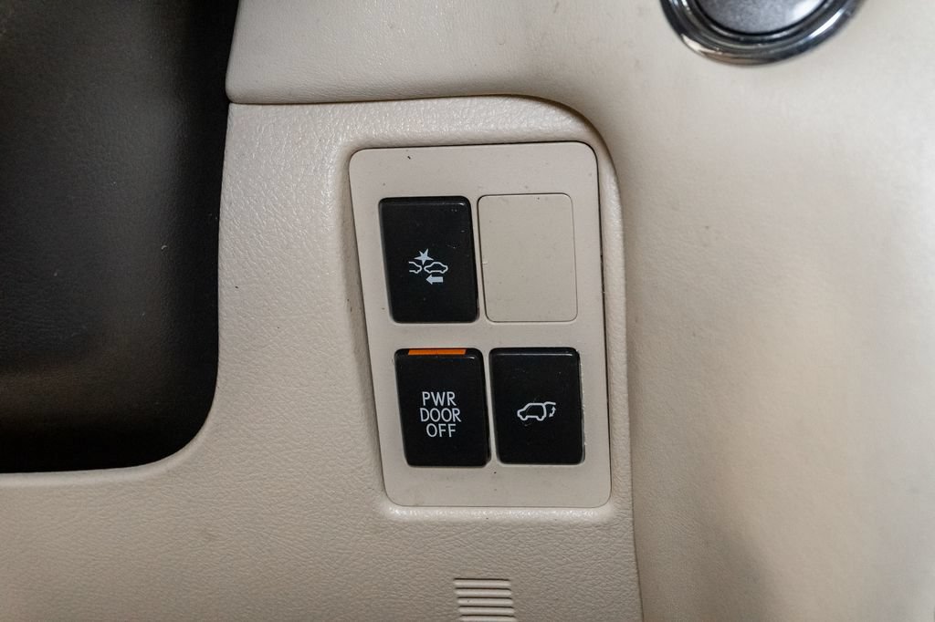 Used 2017 Lexus LX 570 4WD w/ Luxury Package image 17