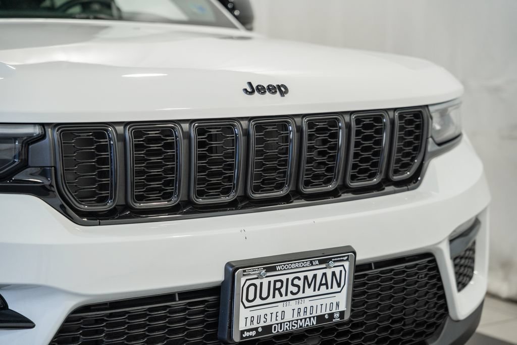 Certified 2023 Jeep Grand Cherokee Limited w/ Black Appearance Package AWD/4WD image 12
