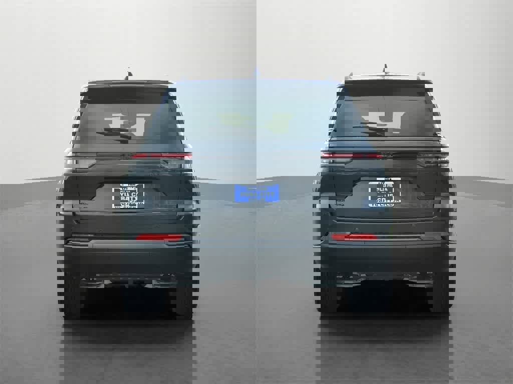 New 2026 Jeep Grand Cherokee Altitude image 5