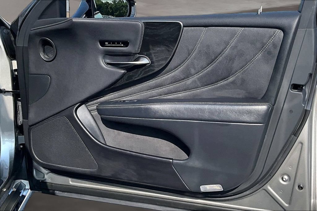 Used 2022 Lexus LS 500 w/ Accessory Package (Z2) RWD image 27
