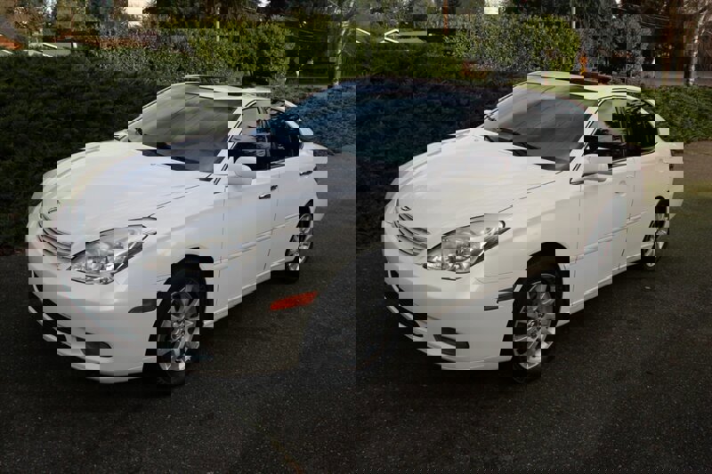 Used 2004 Lexus ES 330 image 1