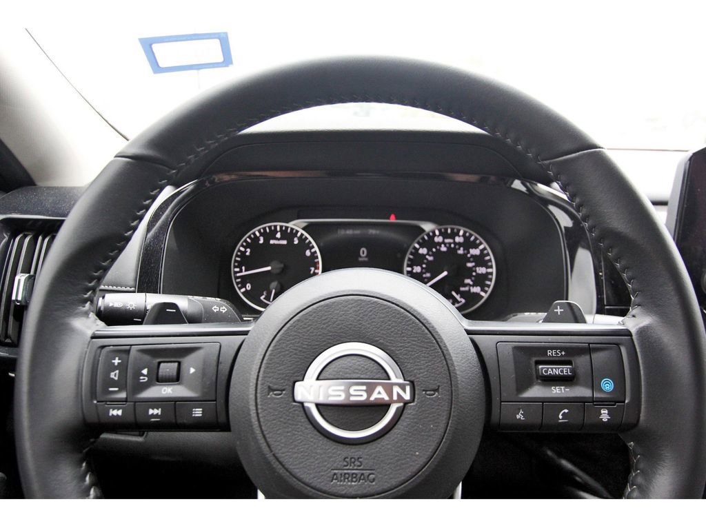 Used 2025 Nissan Pathfinder SV FWD image 9